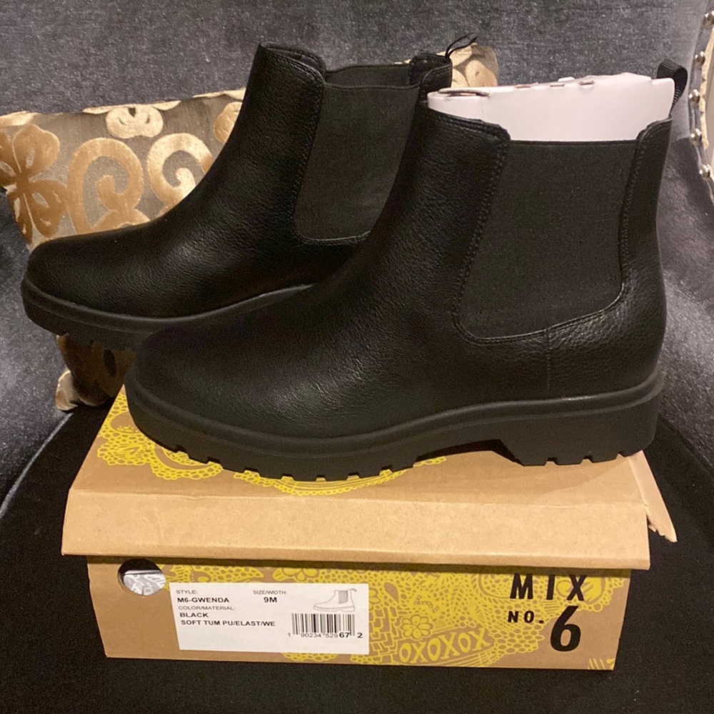 NEW black boots / size 9 / Mix No 6